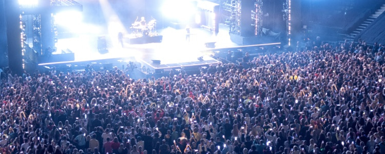 crowds of fans cheering at Bill Graham Civic Auditorium in San Francisco